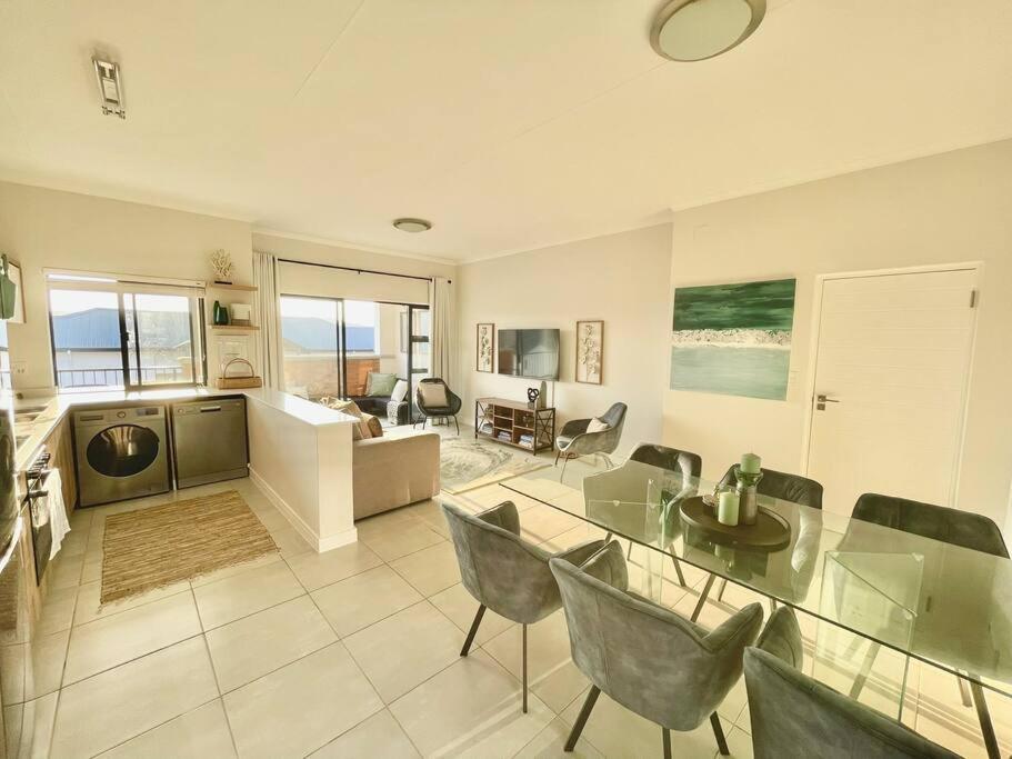 Luxury Apartment *